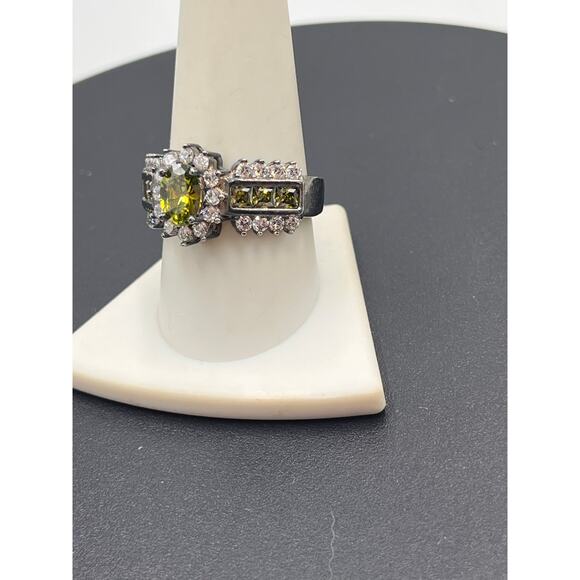 Sterling Silver 4-Prong Olive Green Oval Cubic Zirconia 6 gr Ring Sz 10 1/4 - Picture 4 of 12